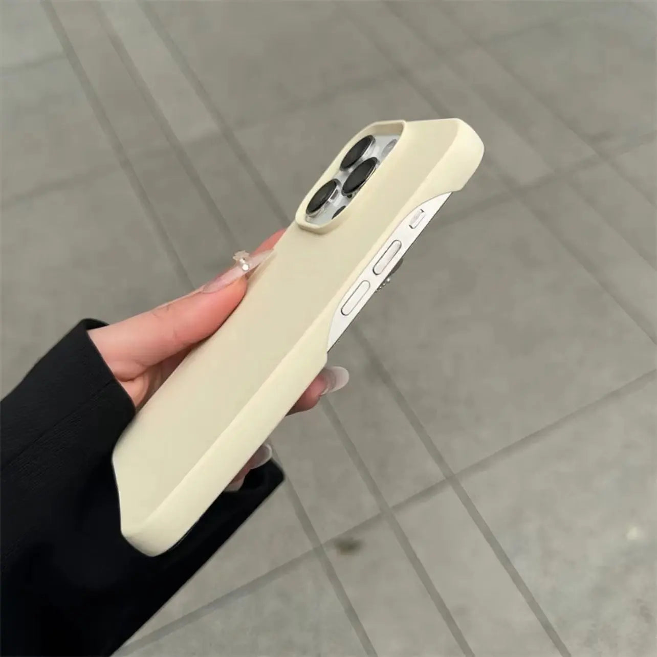Half-Pack Graphite Case Antique White Iphone 15promax